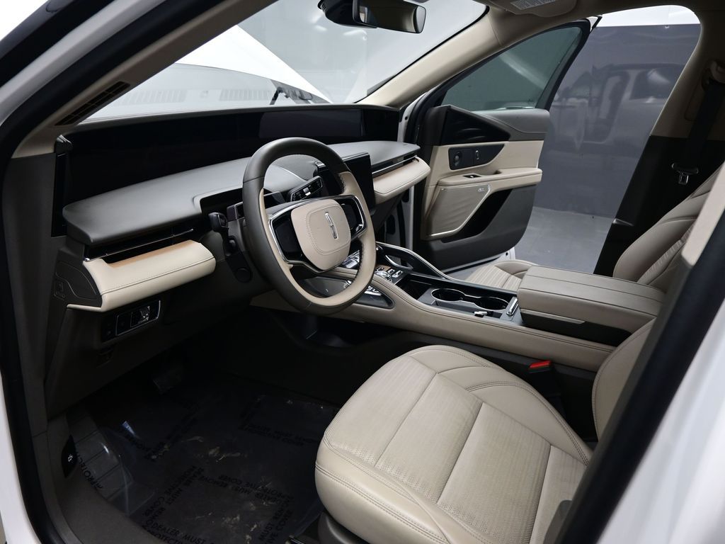 2025 Lincoln Nautilus Reserve photo 3