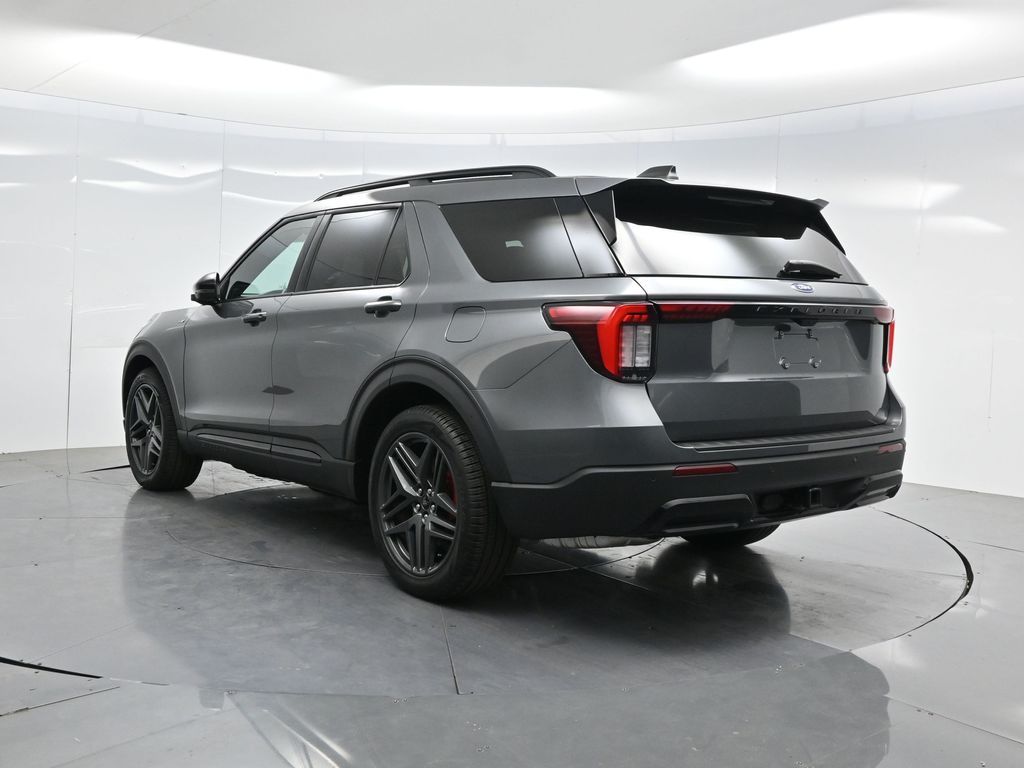 2025 Ford Explorer ST-Line photo 5