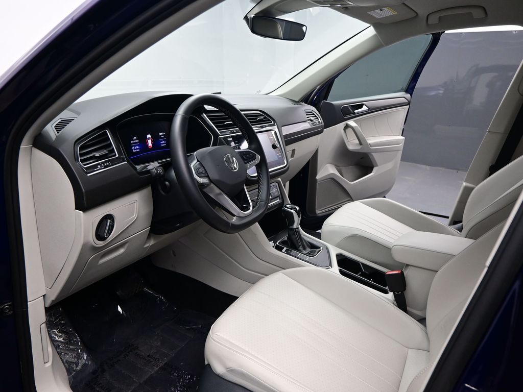 2024 Volkswagen Tiguan 2.0T SE photo 3
