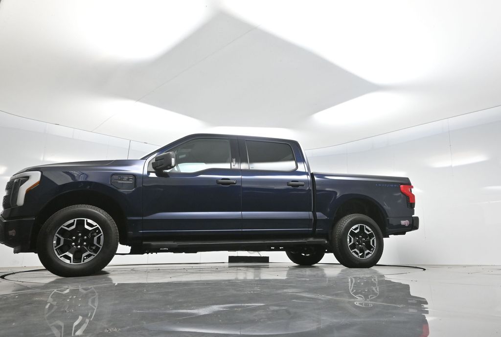 2023 Ford F-150 Lightning XLT photo 6