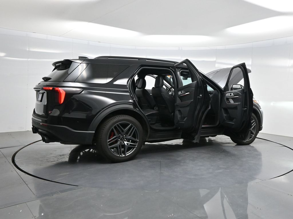 2025 Ford Explorer ST photo 4