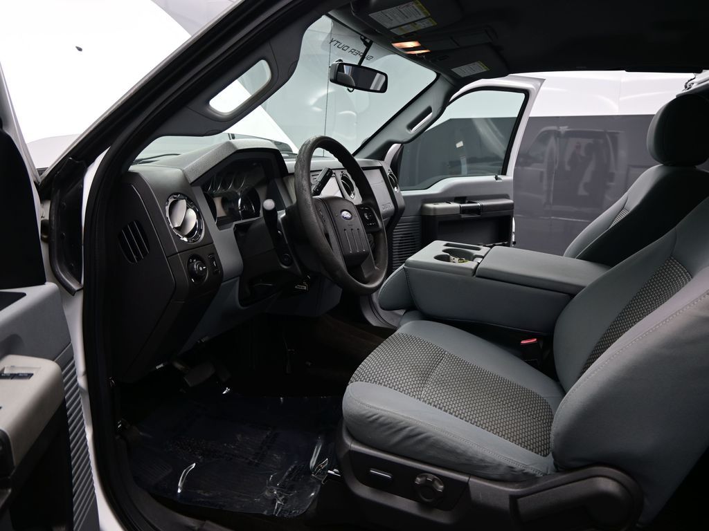 2016 Ford F-250SD XLT photo 3