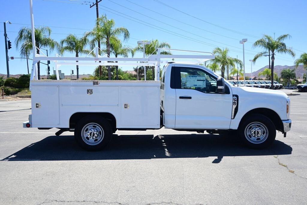 New 2025 Ford F-350SD XL Chassis