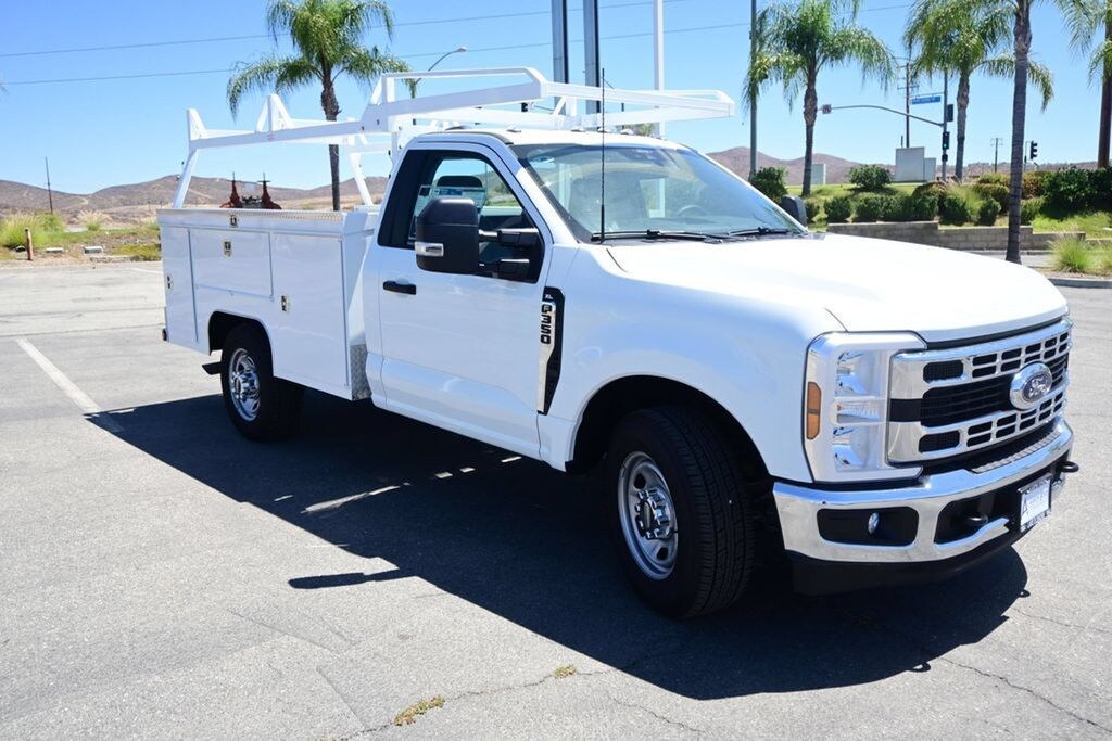 New 2025 Ford F-350SD XL Chassis