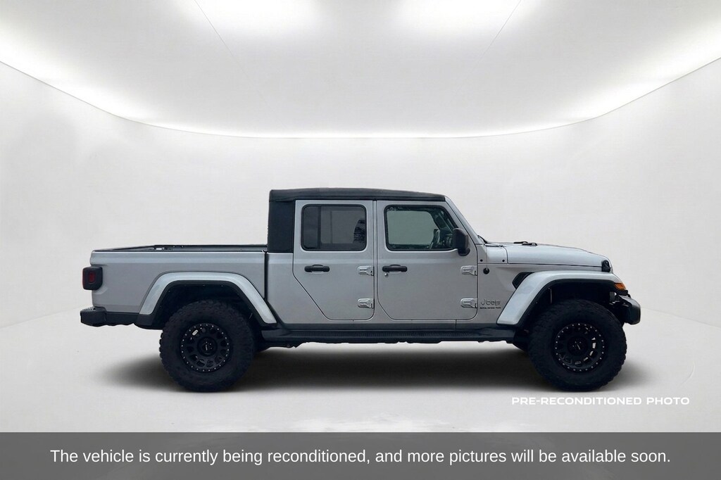 Used 2023 Jeep Gladiator Overland Truck