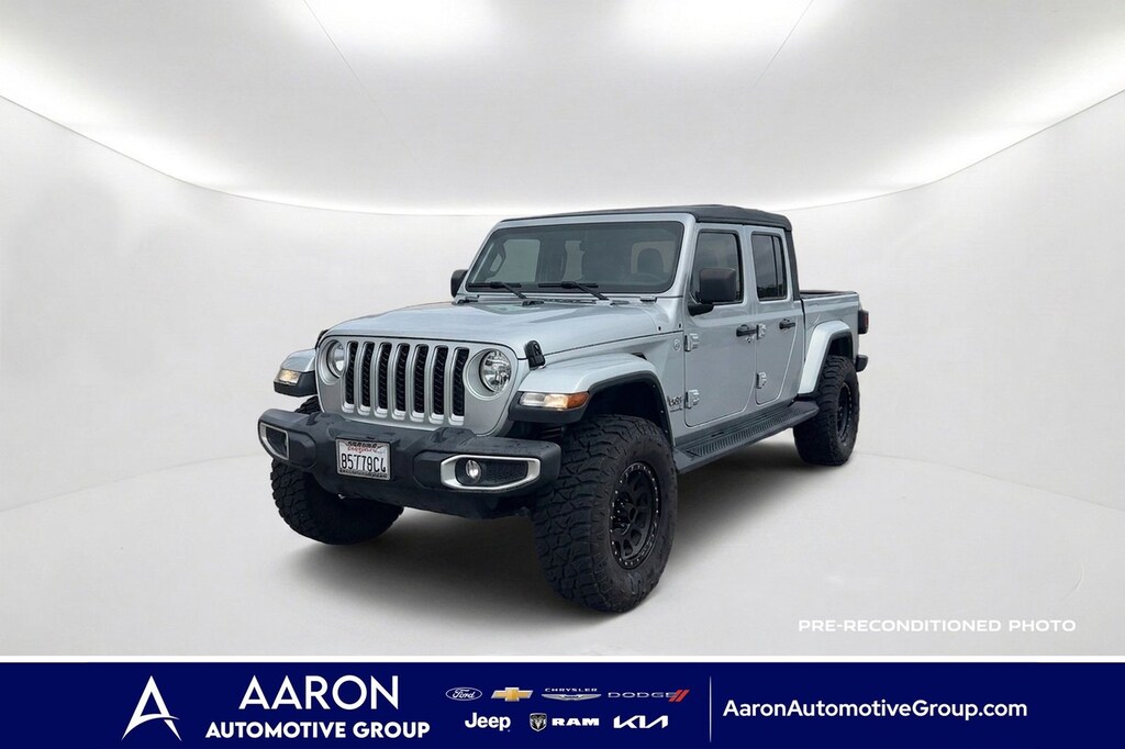 Used 2023 Jeep Gladiator Overland Truck