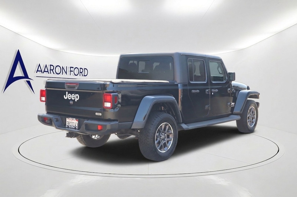 Used 2020 Jeep Gladiator Overland Truck