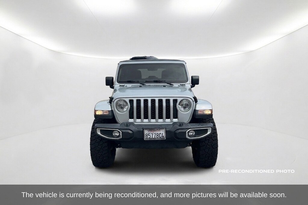 Used 2023 Jeep Gladiator Overland Truck