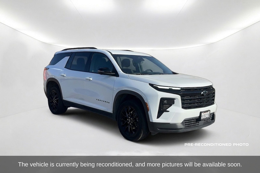 Used 2025 Chevrolet Traverse LT SUV