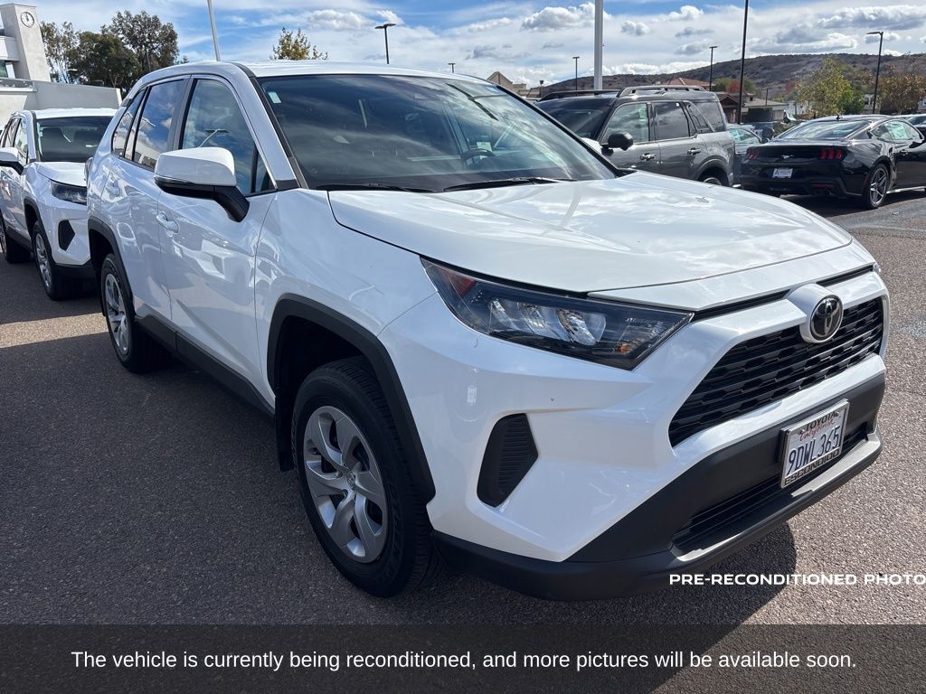 2022 Toyota RAV4 LE photo 3