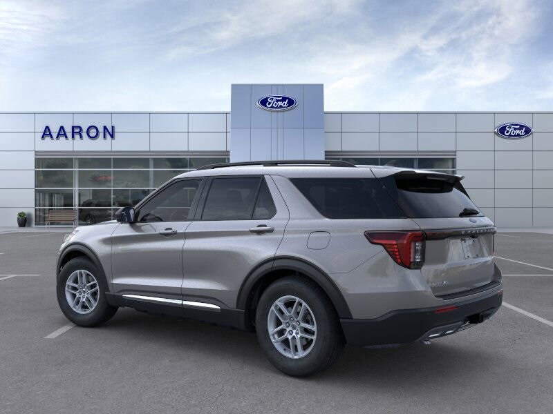 2025 Ford Explorer photo 3