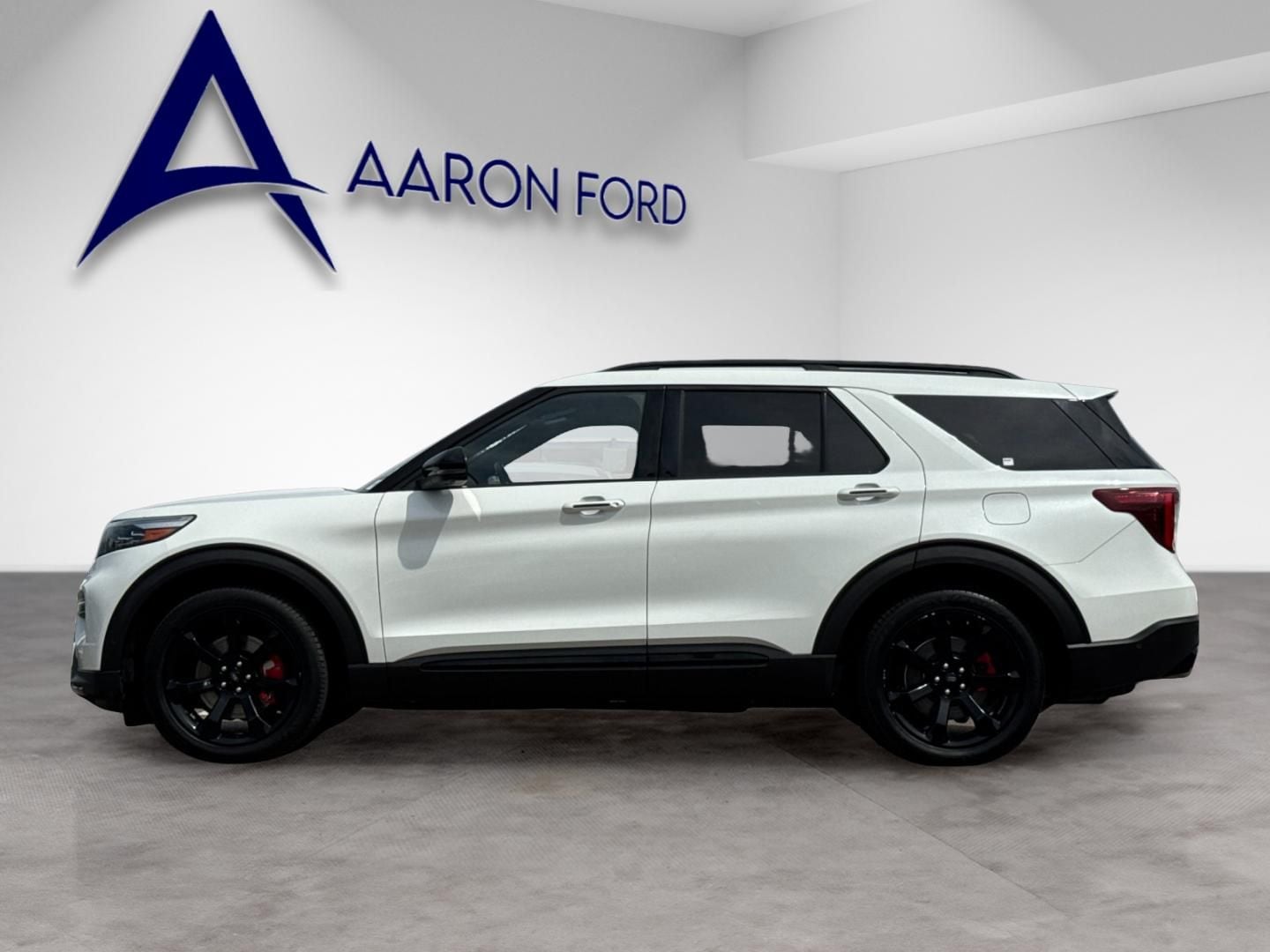 2022 Ford Explorer ST photo 2