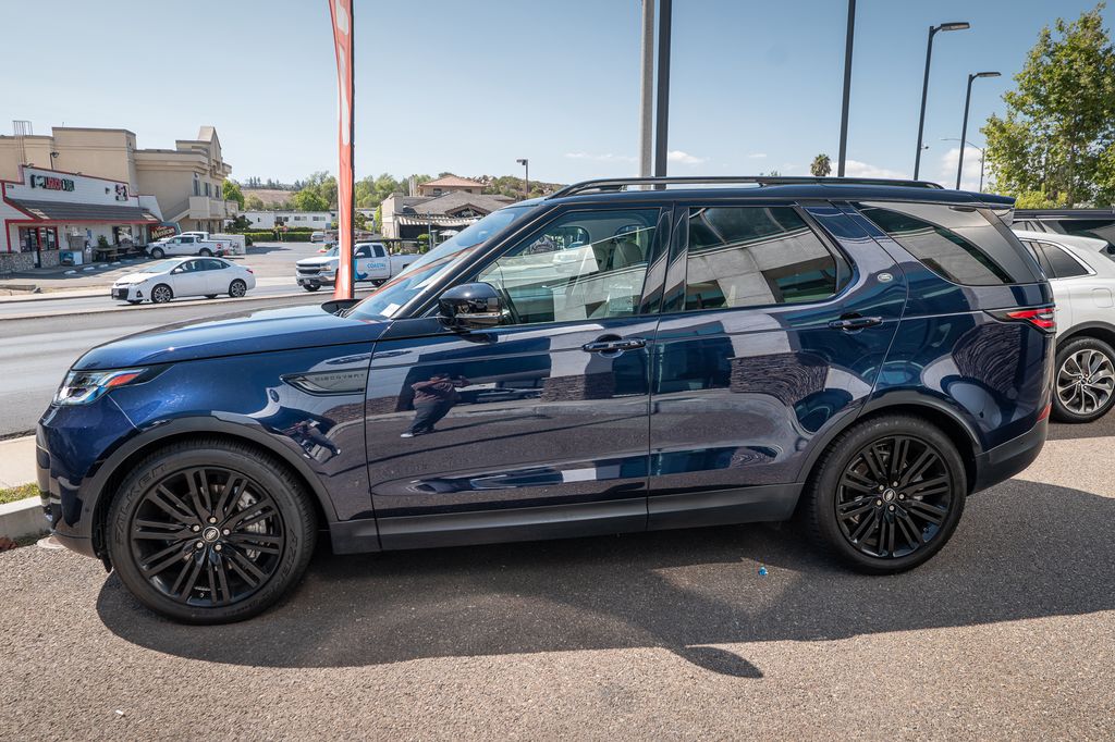 2019 Land Rover Discovery HSE photo 2