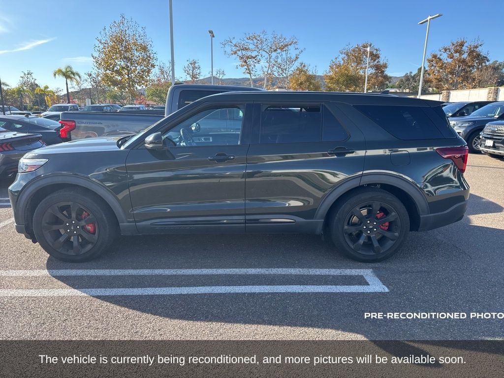 2022 Ford Explorer ST photo 2