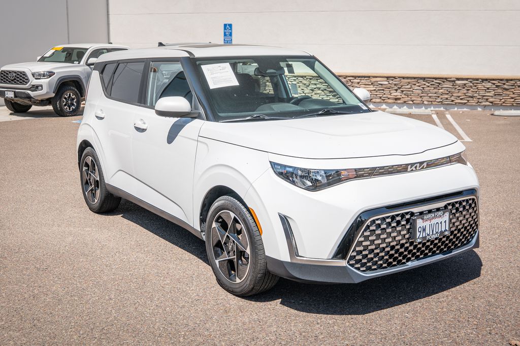 2024 Kia Soul EX photo 3