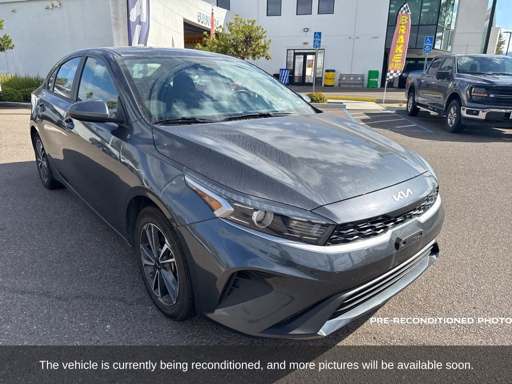 2023 Kia Forte LXS photo 3