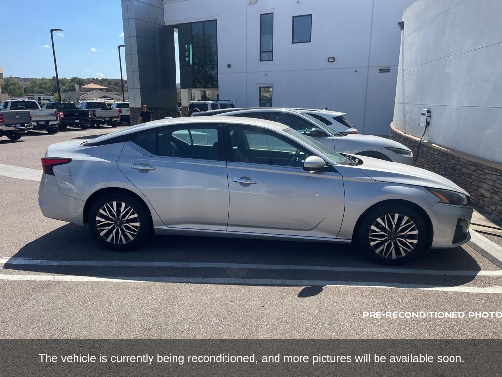 2023 Nissan Altima 2.5 SV photo 2