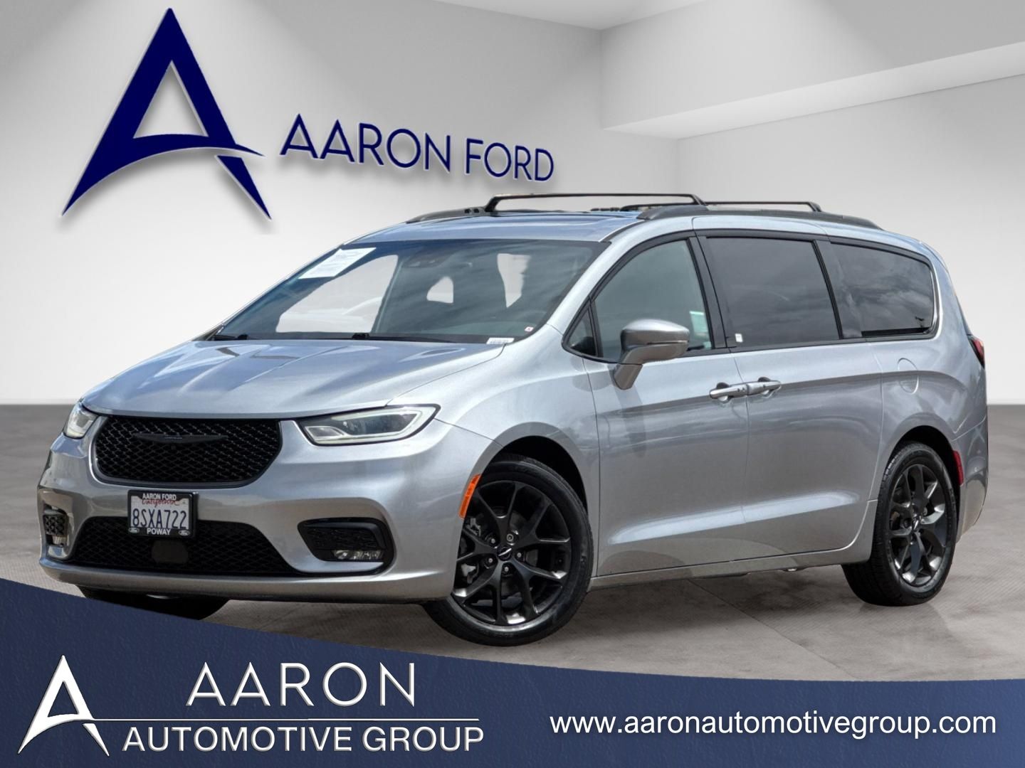 2021 Chrysler Pacifica Touring's photo