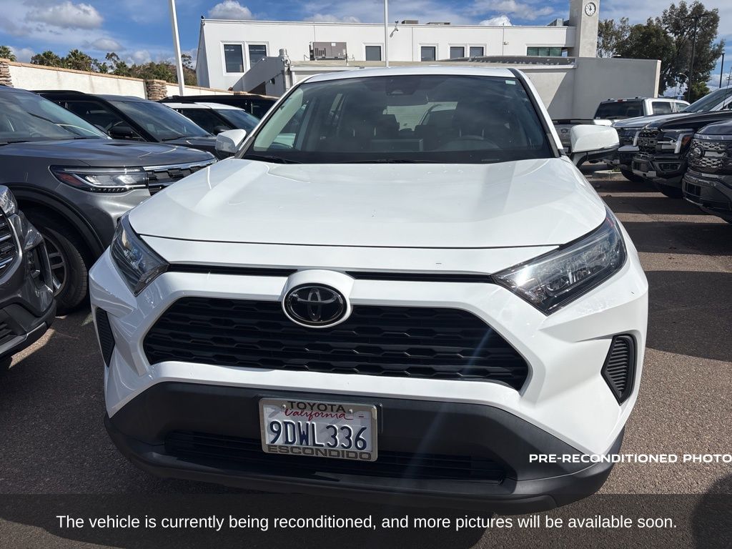 2022 Toyota RAV4 LE photo 2