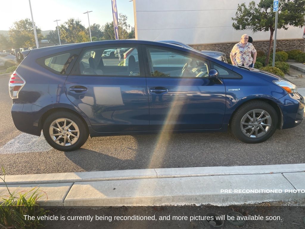 2017 Toyota Prius V Two photo 4