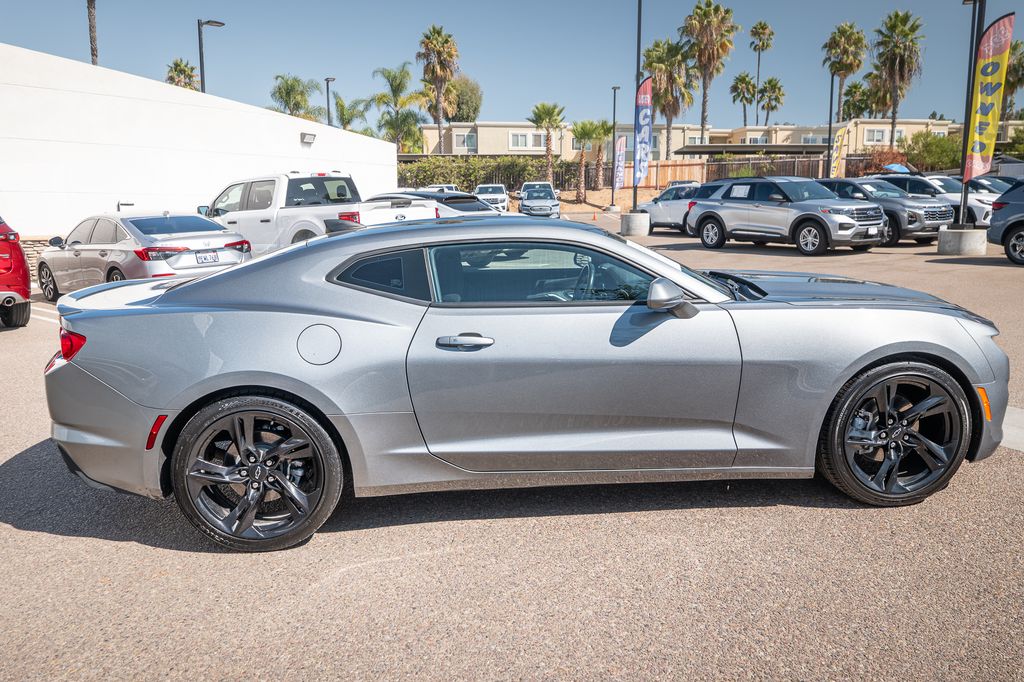 2023 Chevrolet Camaro 1LT photo 4