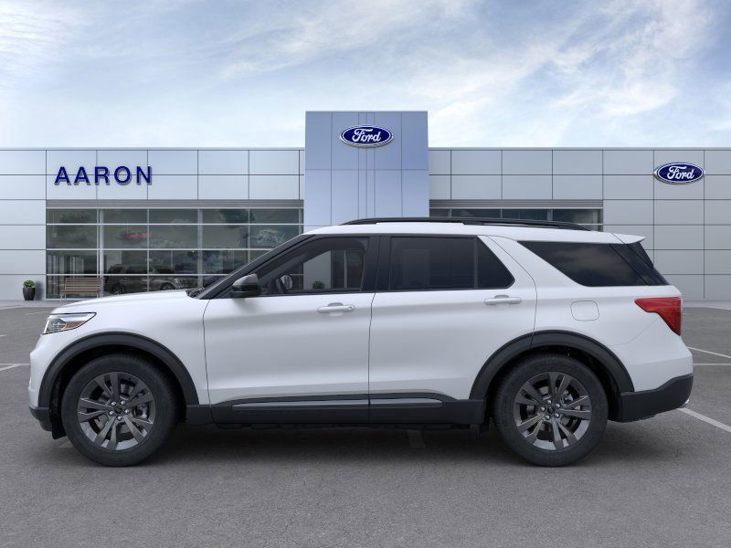 2024 Ford Explorer XLT photo 2
