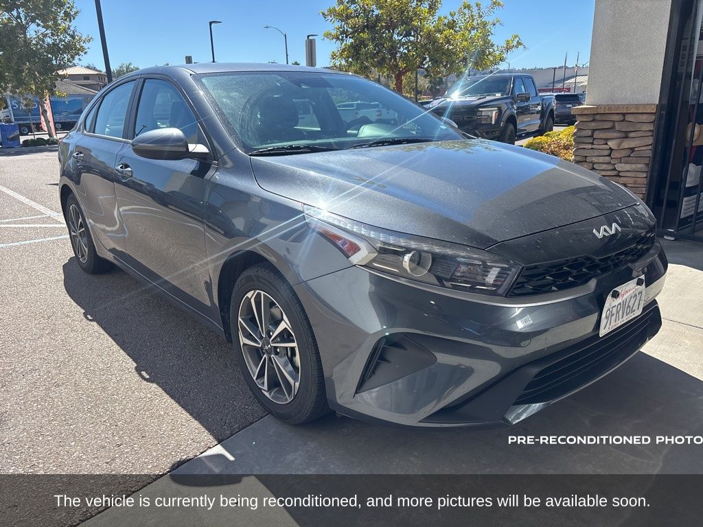 2023 Kia Forte LXS photo 2