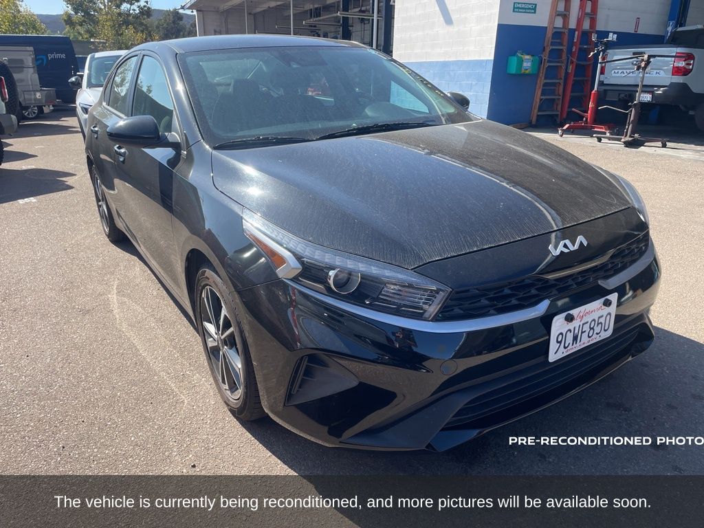 2023 Kia Forte LXS photo 3