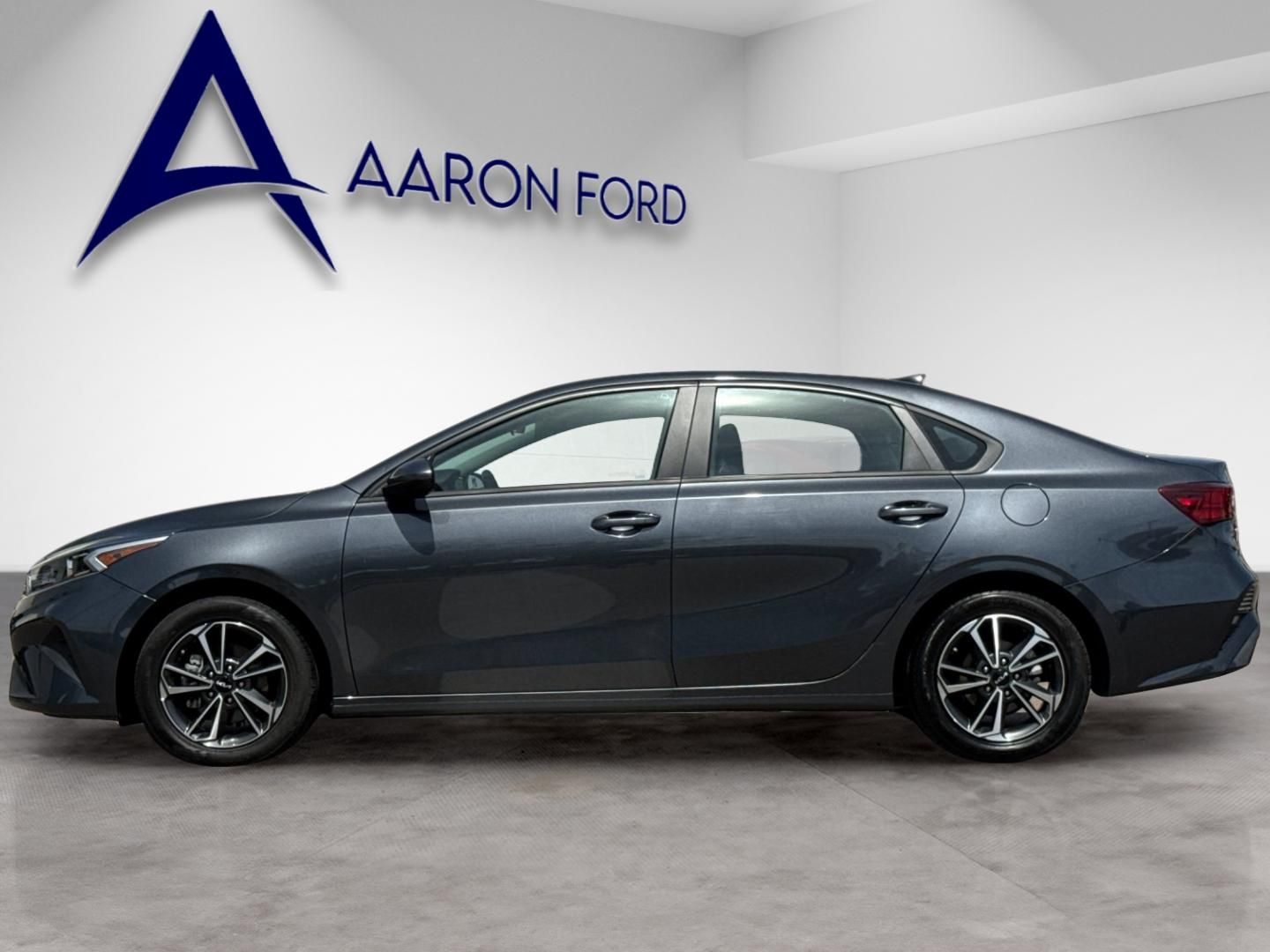 2023 Kia Forte LXS photo 2