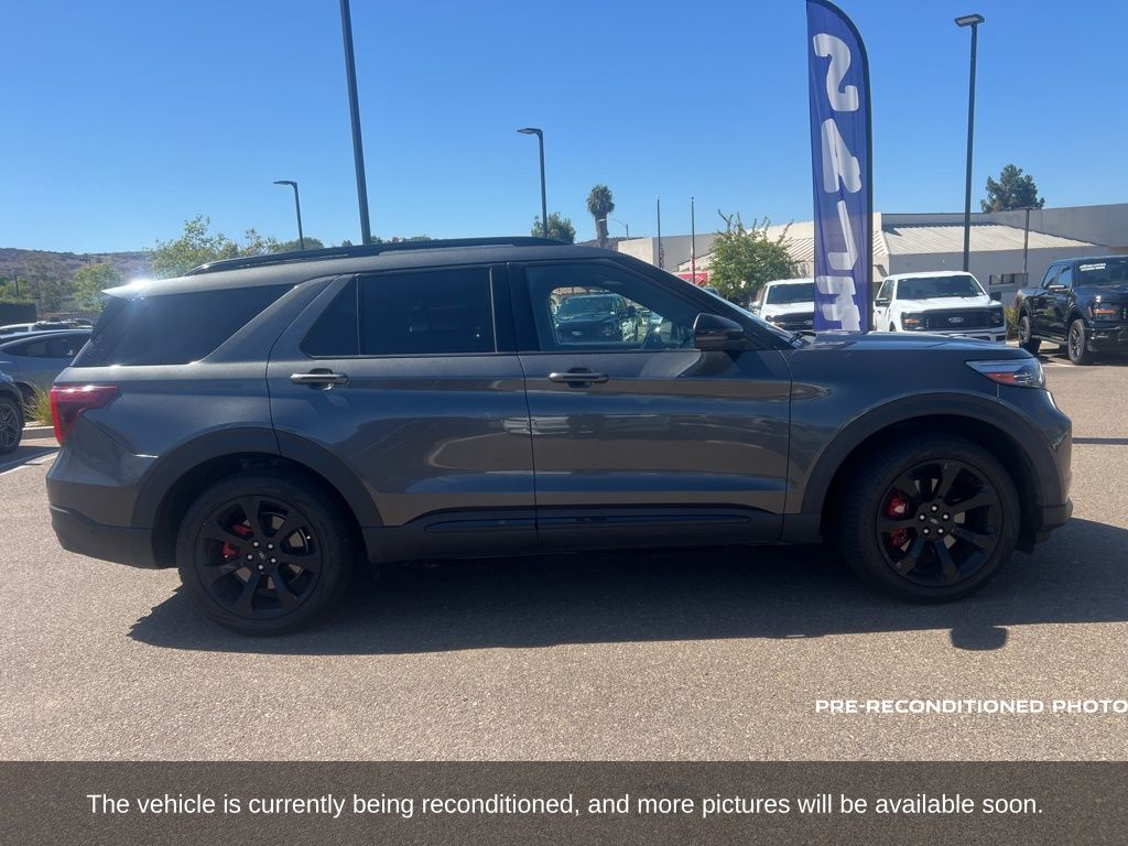 2020 Ford Explorer ST photo 4
