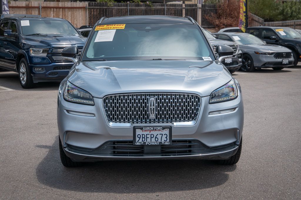 2022 Lincoln Corsair Standard photo 2