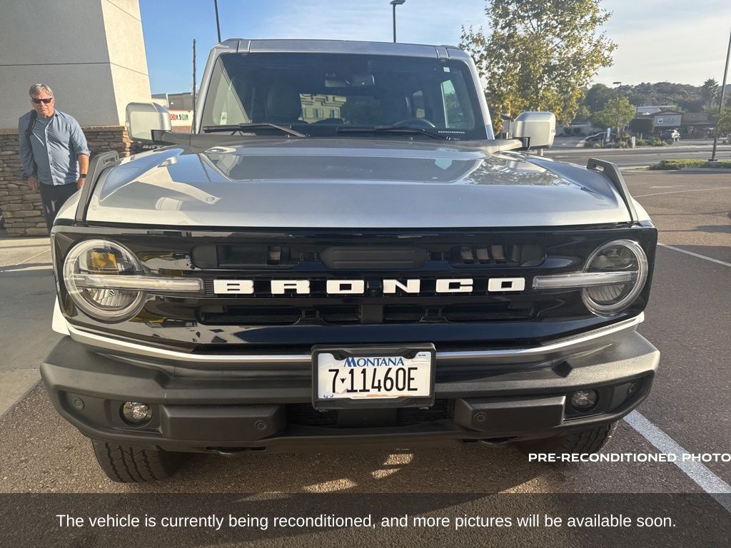 2023 Ford Bronco Outer Banks photo 2