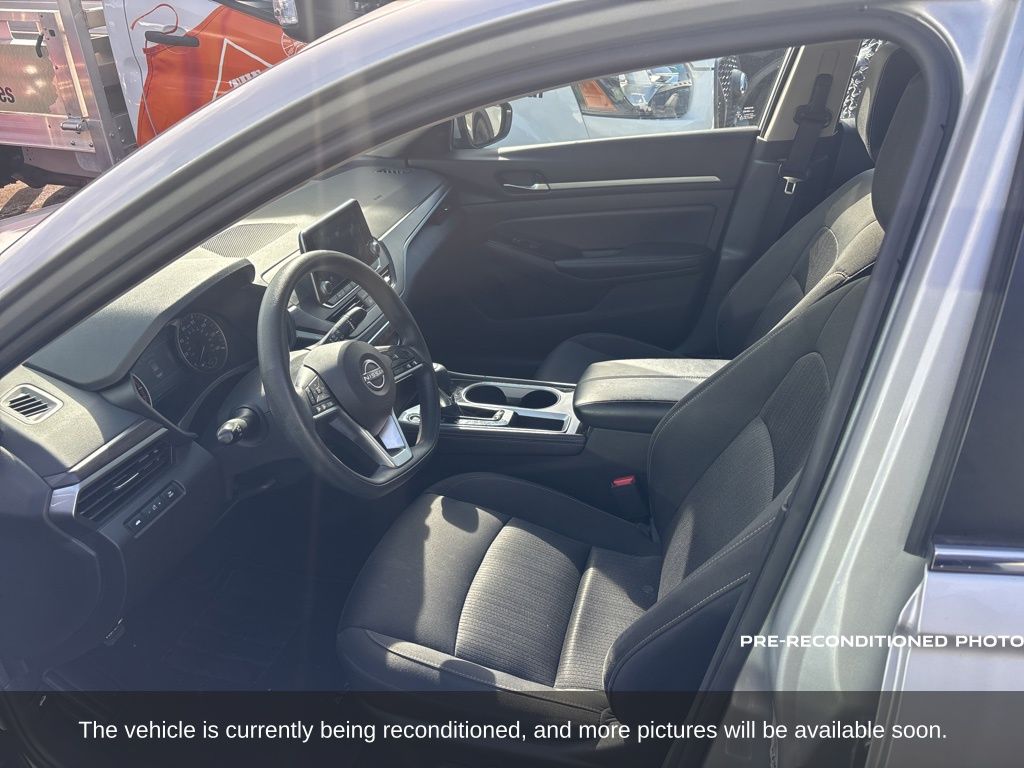 2023 Nissan Altima 2.5 SV photo 3