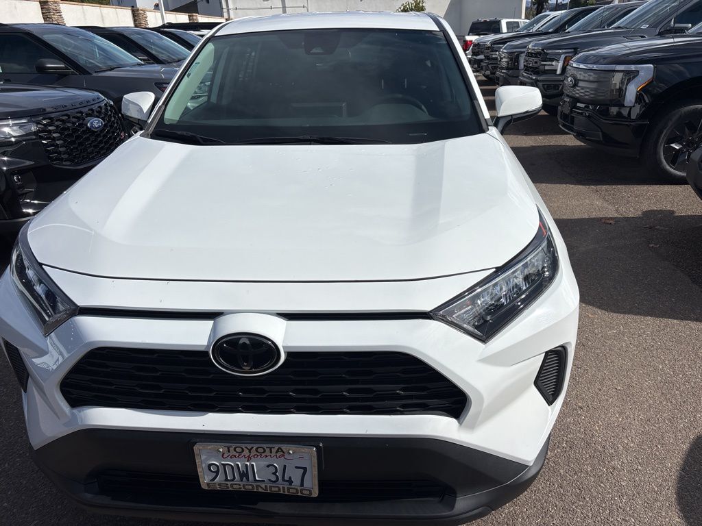 2022 Toyota RAV4 LE photo 2