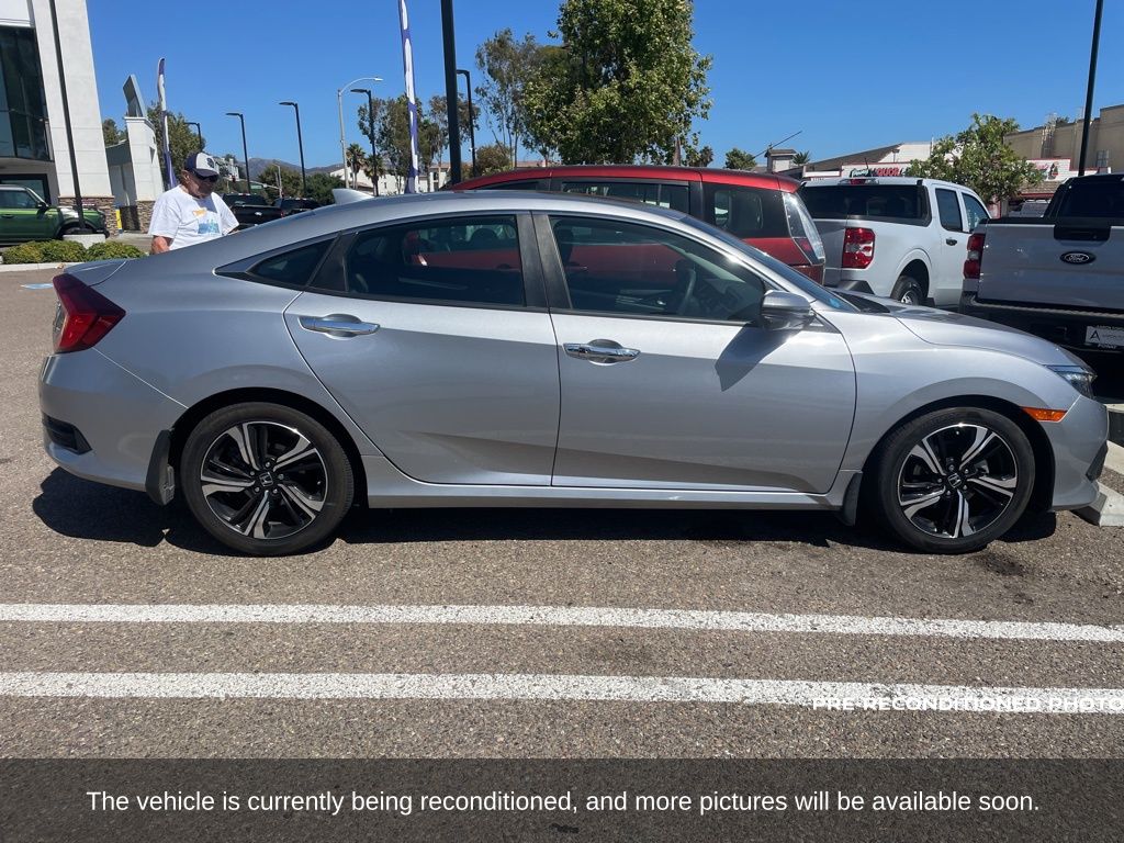 2017 Honda Civic Touring photo 4