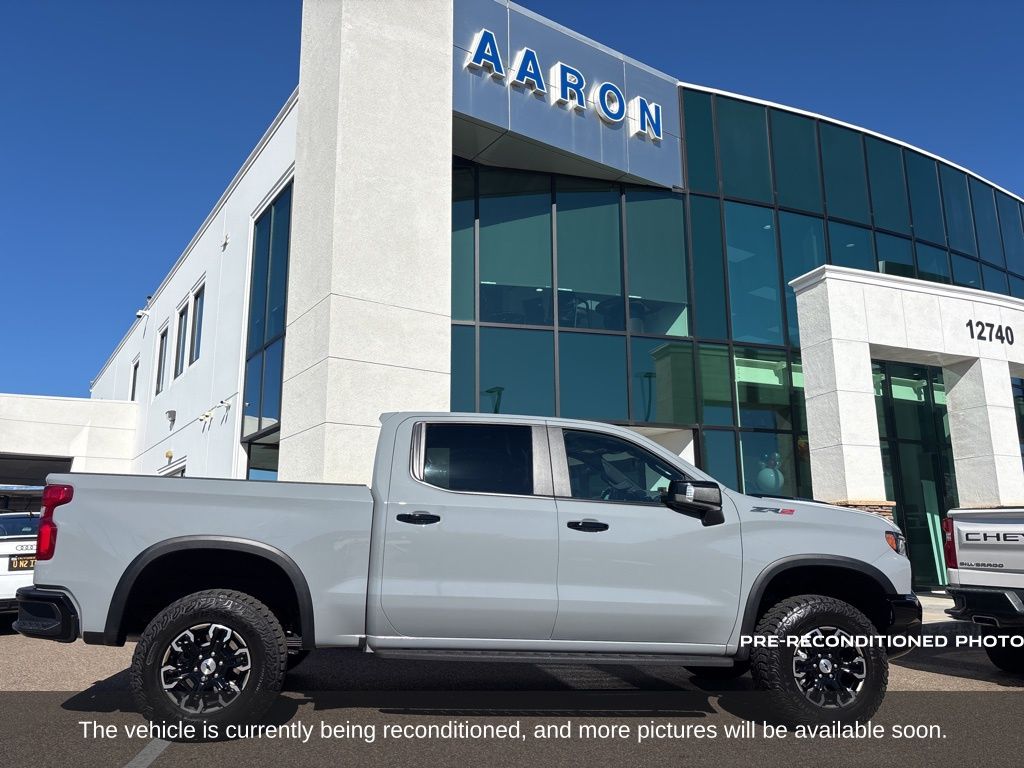 2025 Chevrolet Silverado 1500 ZR2 photo 3