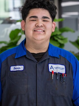 Staff member Devin  from ID_b6fe51