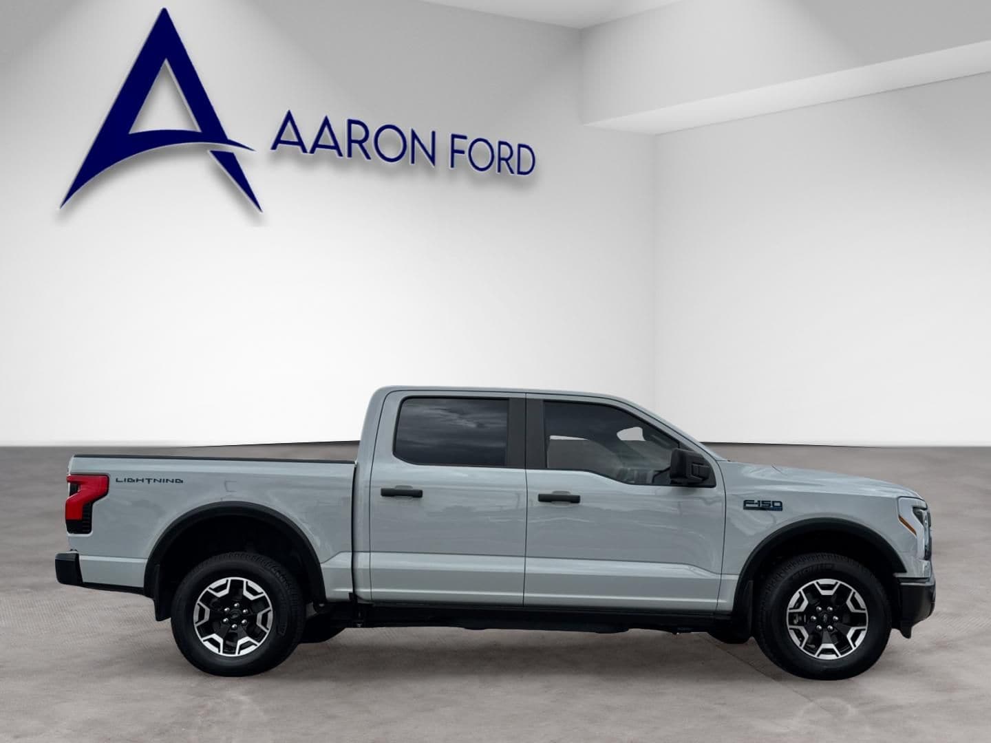 2024 Ford F-150 Lightning Pro photo 6