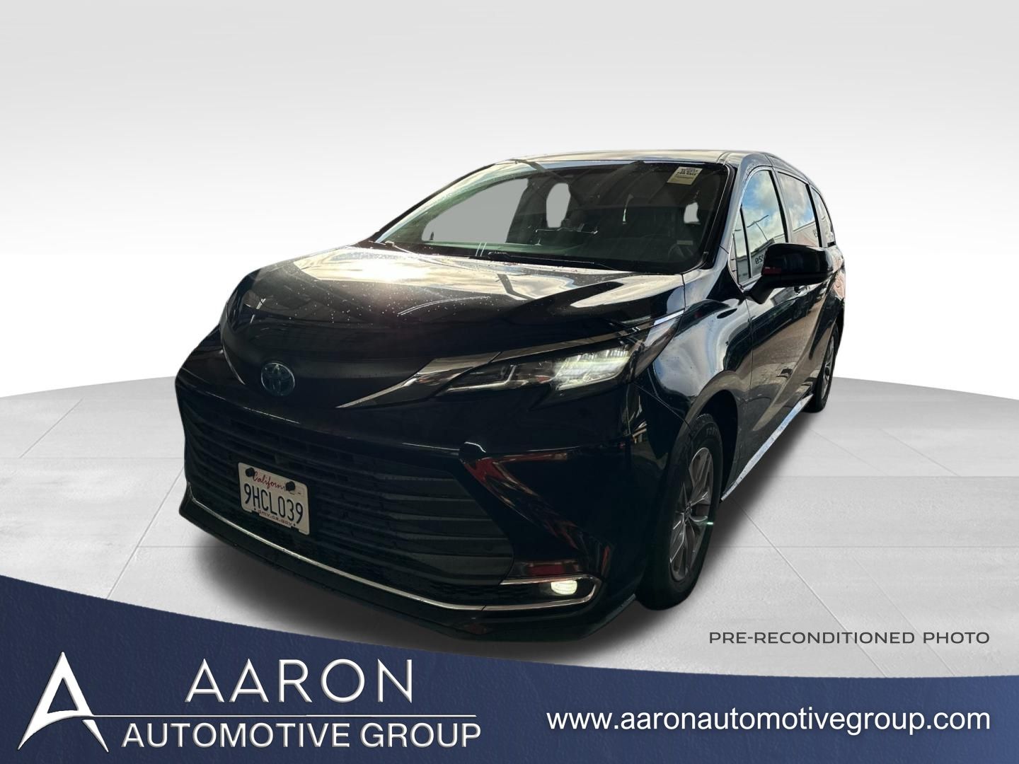 2023 Toyota Sienna XLE's photo