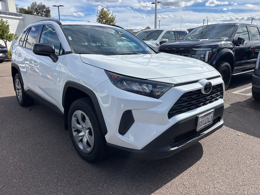 2021 Toyota RAV4 LE photo 3