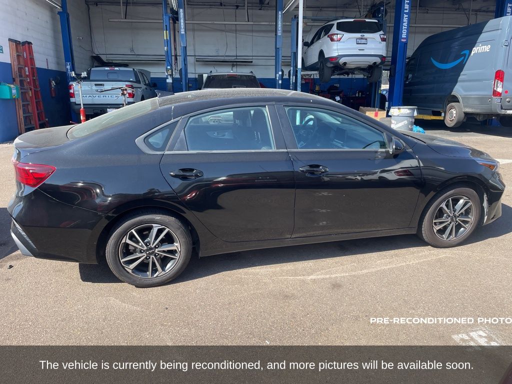 2023 Kia Forte LXS photo 4