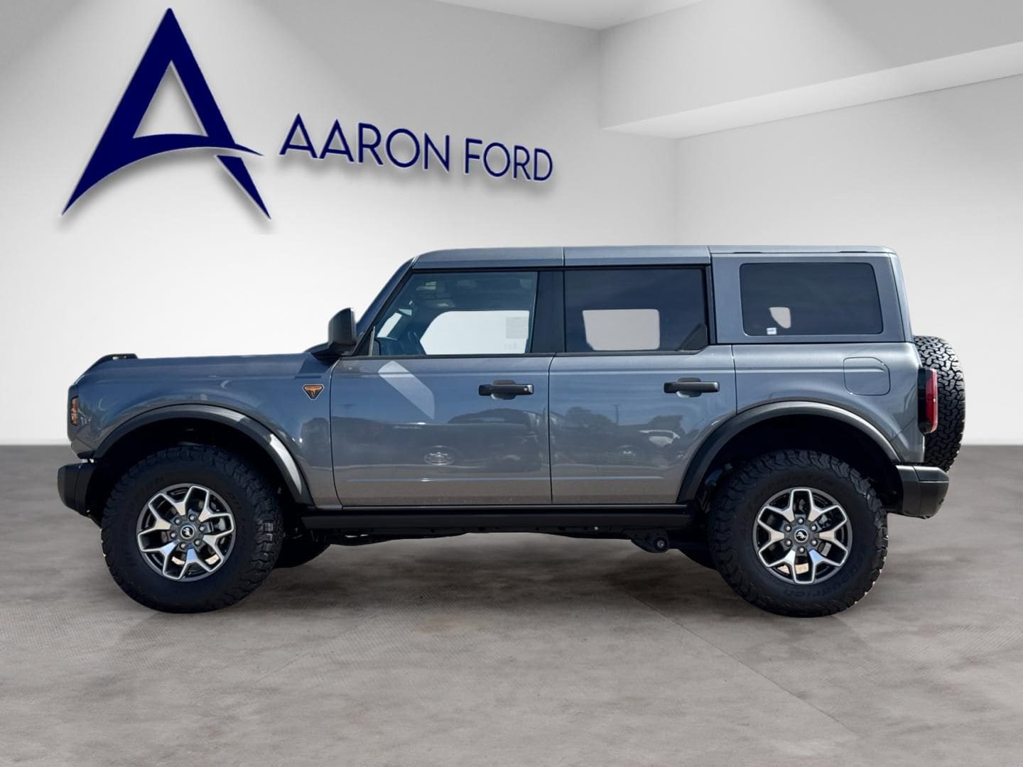 2025 Ford Bronco Badlands photo 2