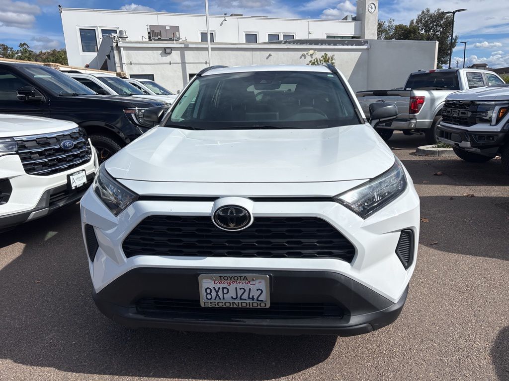2021 Toyota RAV4 LE photo 2