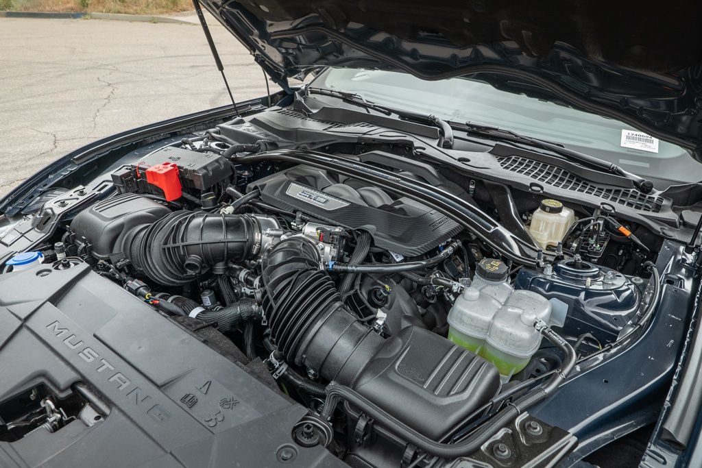 2024 Ford Mustang Dark Horse Deluxe photo 2