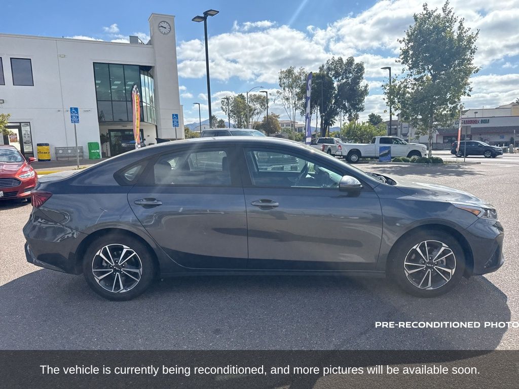 2023 Kia Forte LXS photo 4