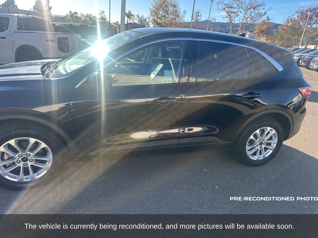 2020 Ford Escape SE photo 2