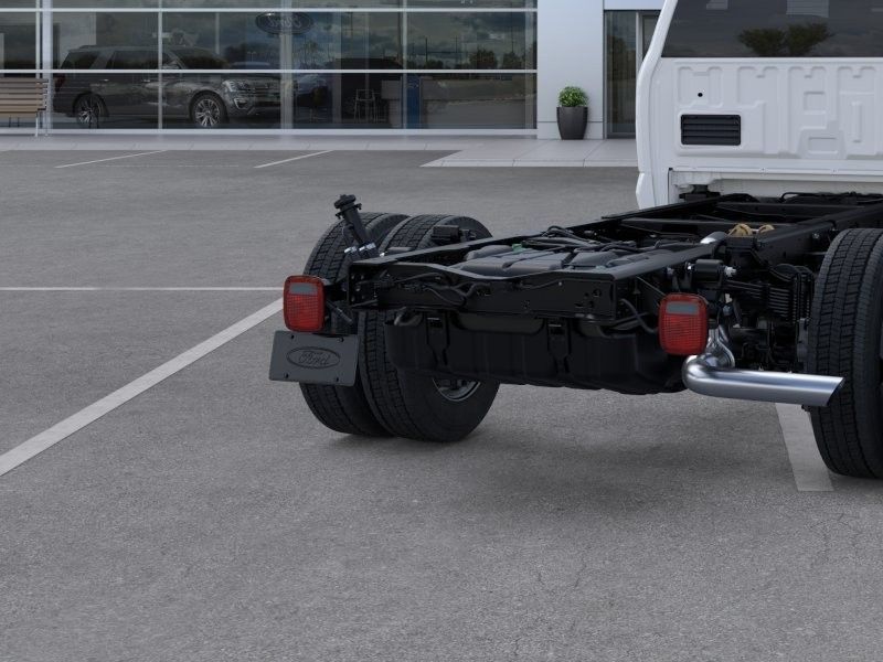 2025 Ford F-550 Super Duty Chassis Cab XL - Photo 26