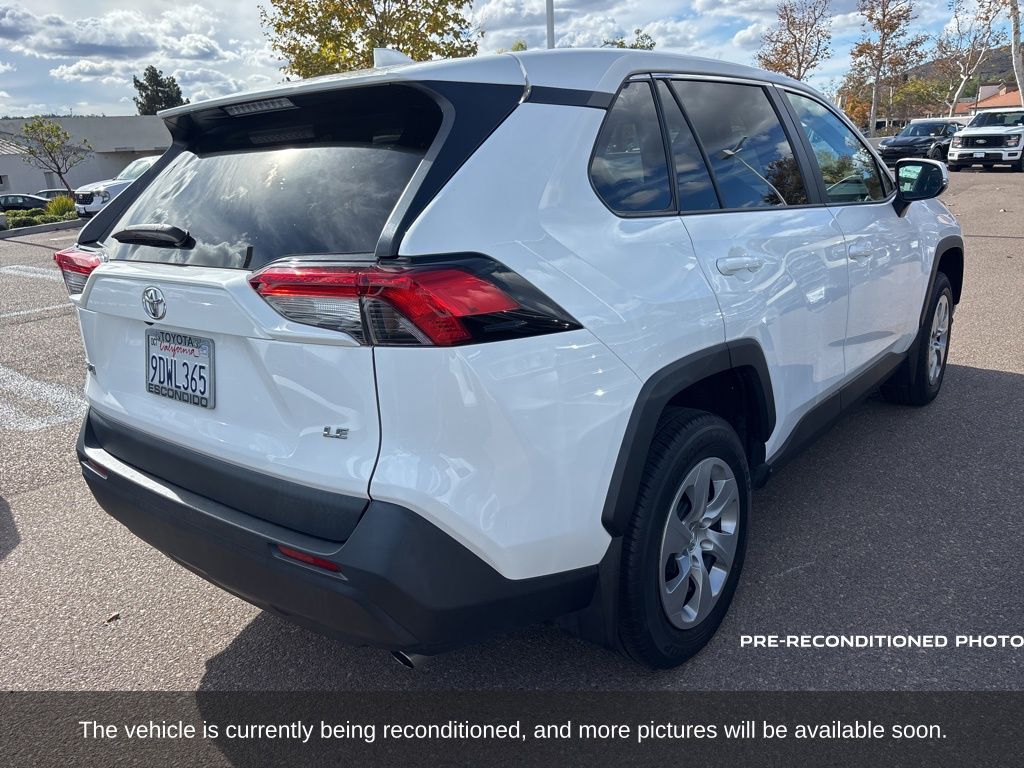 2022 Toyota RAV4 LE photo 4