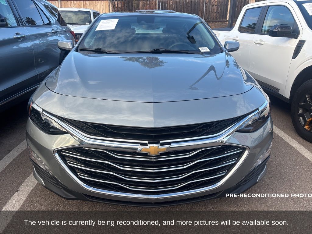 2024 Chevrolet Malibu 1LT photo 2