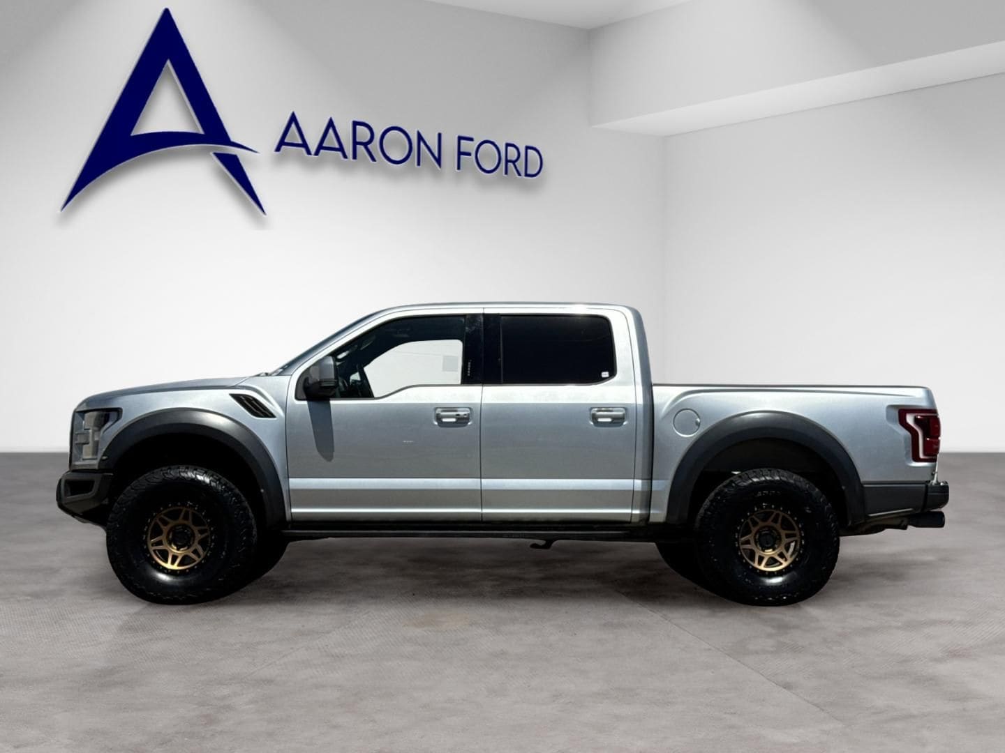 2019 Ford F-150 Raptor photo 2